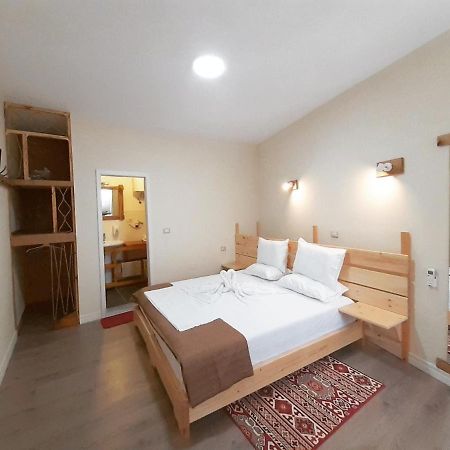 At Pikotiko'S - Korca City Rooms For Rent Экстерьер фото
