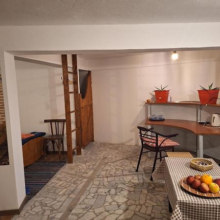 At Pikotiko'S - Korca City Rooms For Rent Экстерьер фото