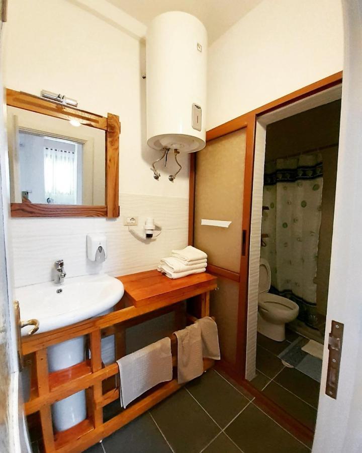 At Pikotiko'S - Korca City Rooms For Rent Экстерьер фото