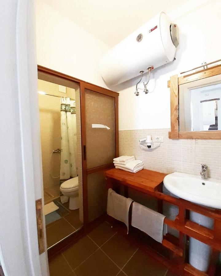 At Pikotiko'S - Korca City Rooms For Rent Экстерьер фото