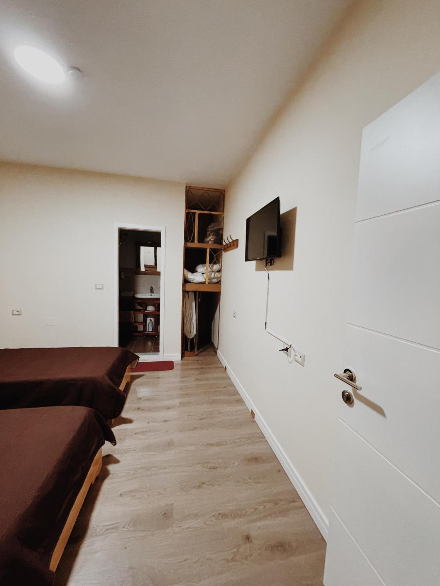 At Pikotiko'S - Korca City Rooms For Rent Экстерьер фото