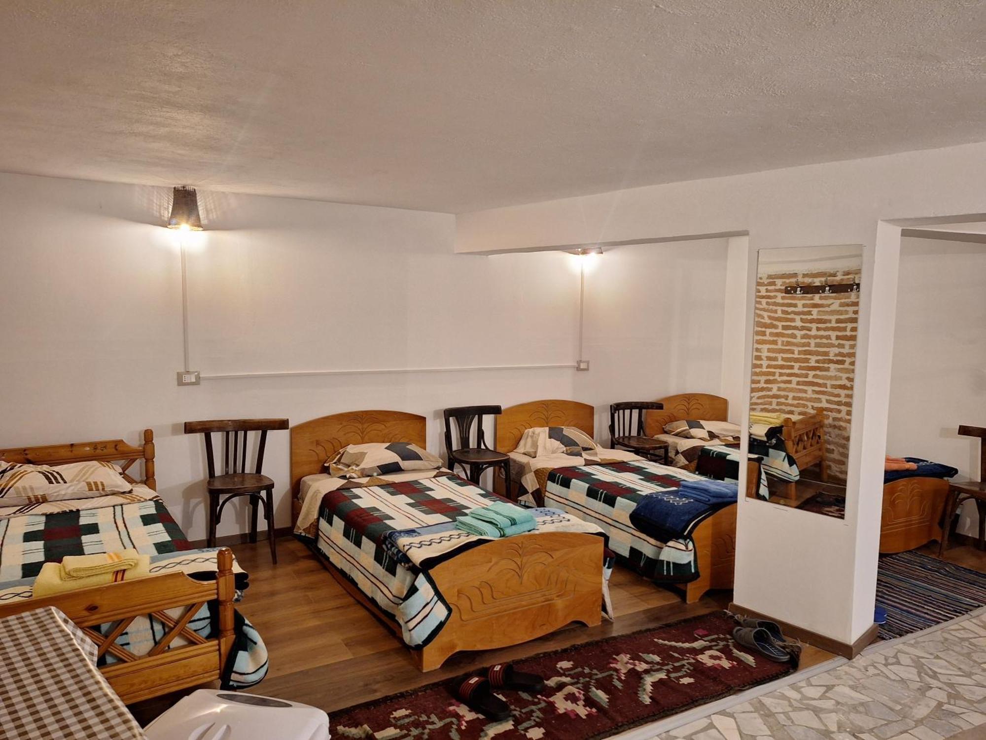 At Pikotiko'S - Korca City Rooms For Rent Экстерьер фото
