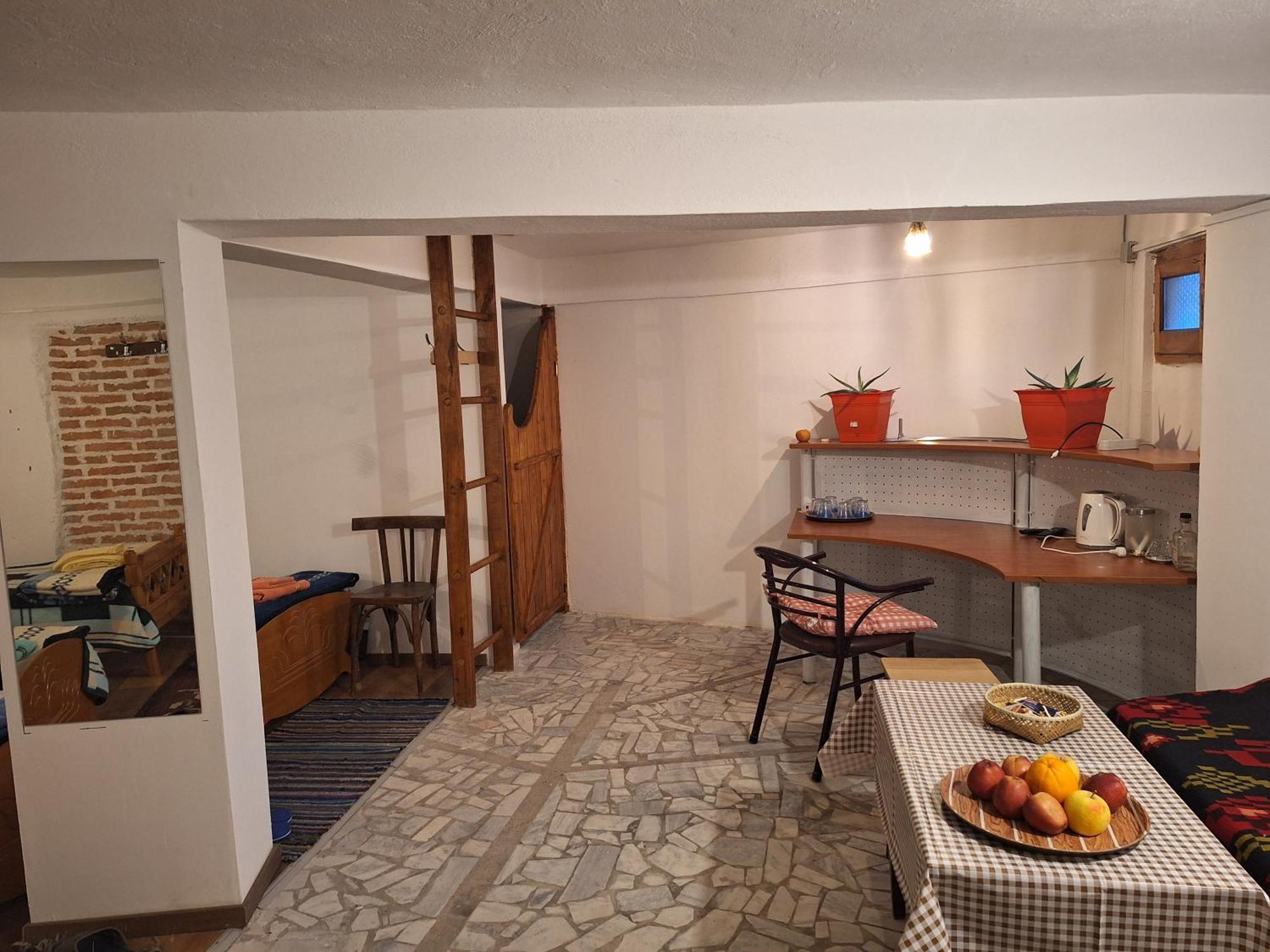 At Pikotiko'S - Korca City Rooms For Rent Экстерьер фото