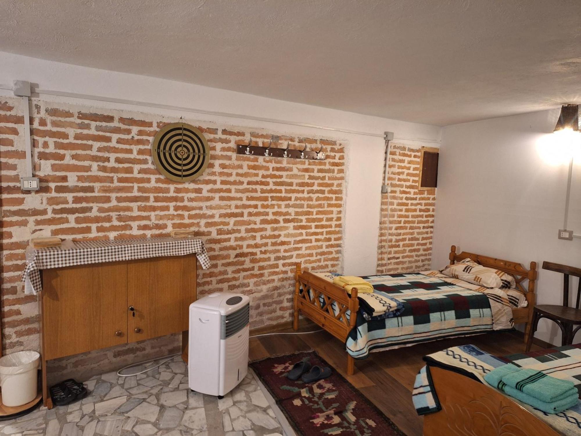 At Pikotiko'S - Korca City Rooms For Rent Экстерьер фото