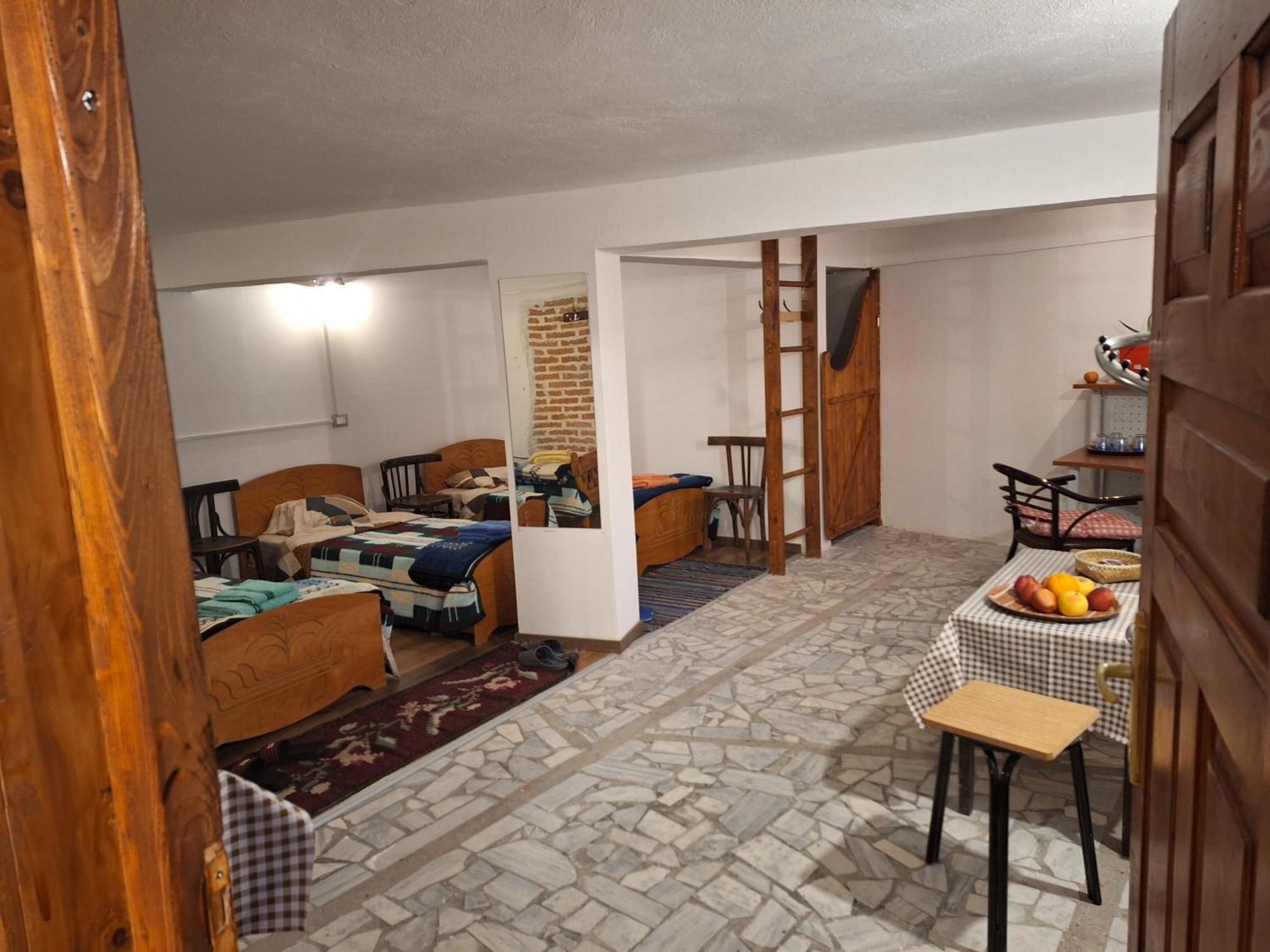 At Pikotiko'S - Korca City Rooms For Rent Экстерьер фото
