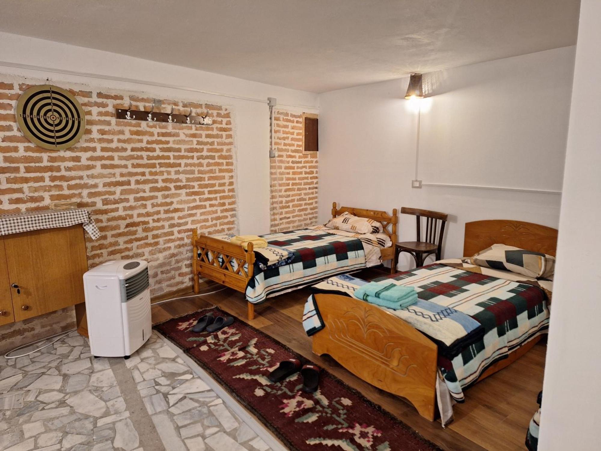 At Pikotiko'S - Korca City Rooms For Rent Экстерьер фото