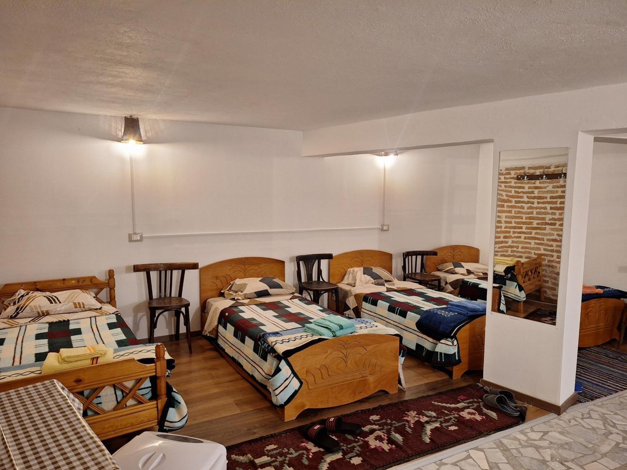 At Pikotiko'S - Korca City Rooms For Rent Экстерьер фото