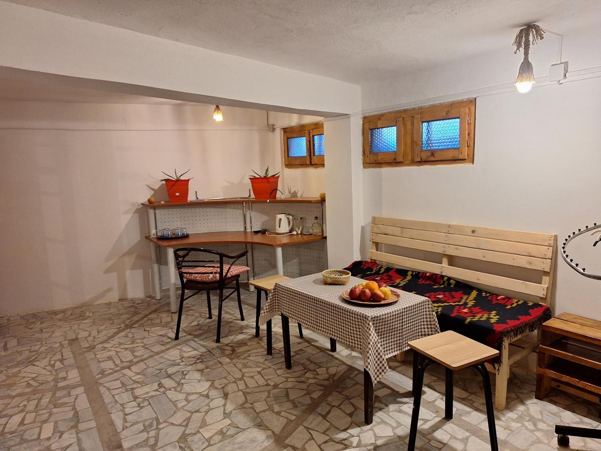 At Pikotiko'S - Korca City Rooms For Rent Экстерьер фото